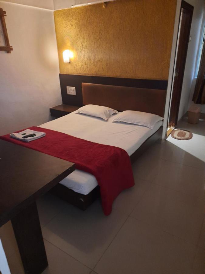 Hotel S K Palace 马哈巴莱斯赫瓦尔 外观 照片