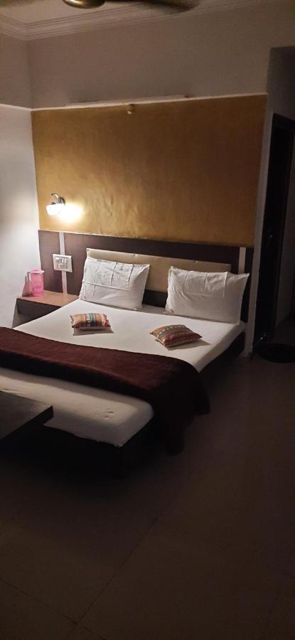 Hotel S K Palace 马哈巴莱斯赫瓦尔 外观 照片