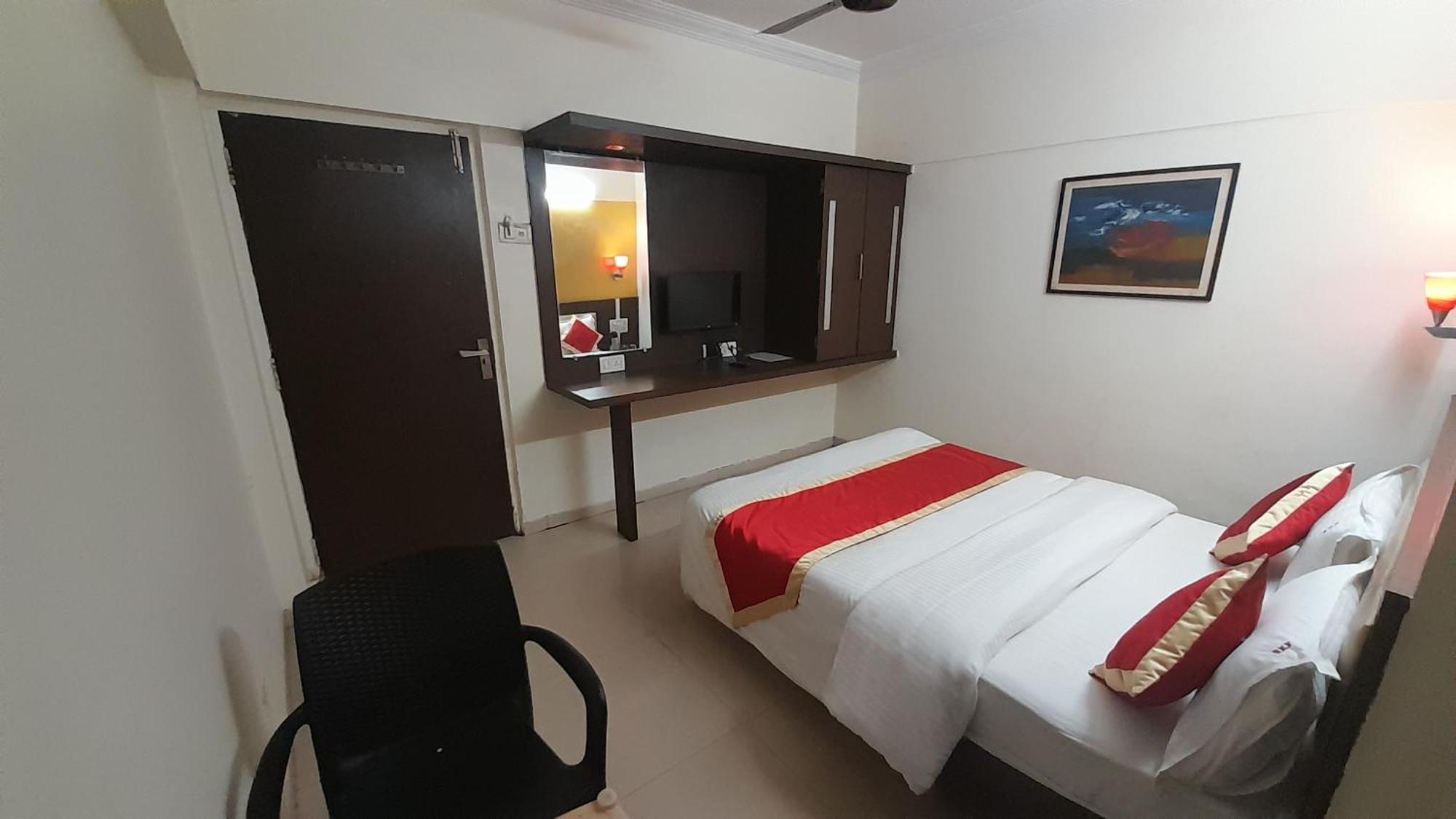 Hotel S K Palace 马哈巴莱斯赫瓦尔 外观 照片