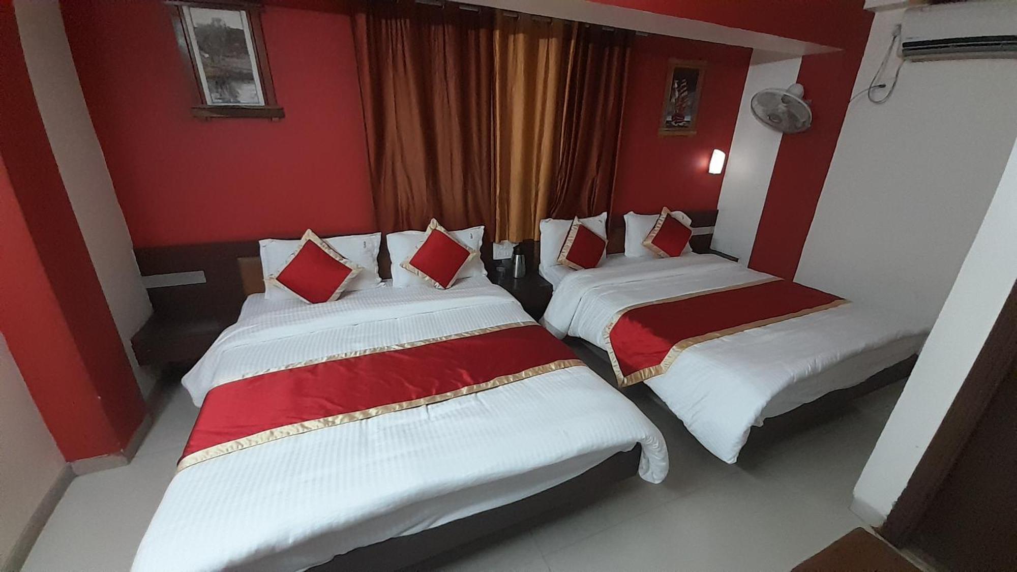 Hotel S K Palace 马哈巴莱斯赫瓦尔 外观 照片