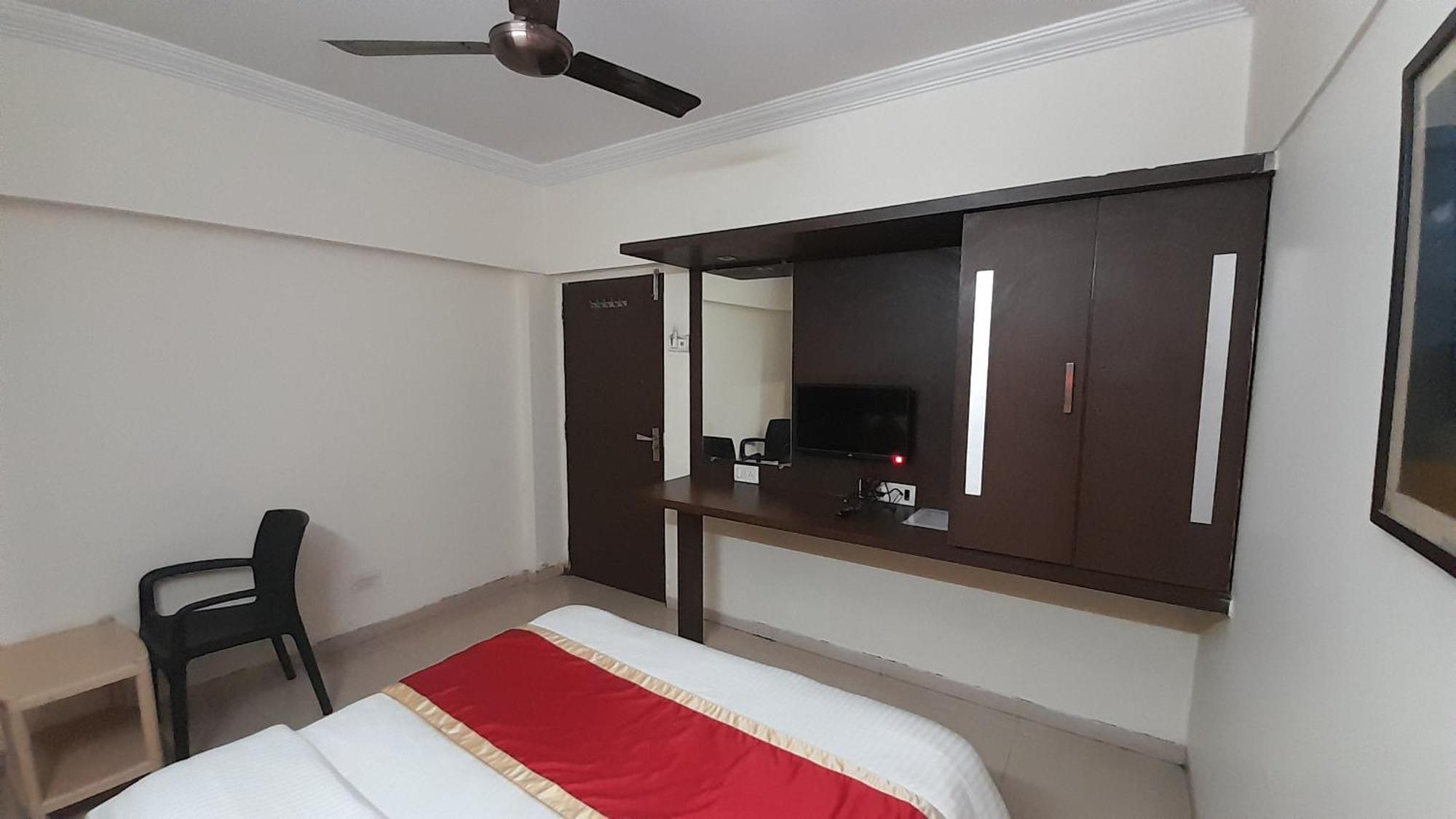 Hotel S K Palace 马哈巴莱斯赫瓦尔 外观 照片