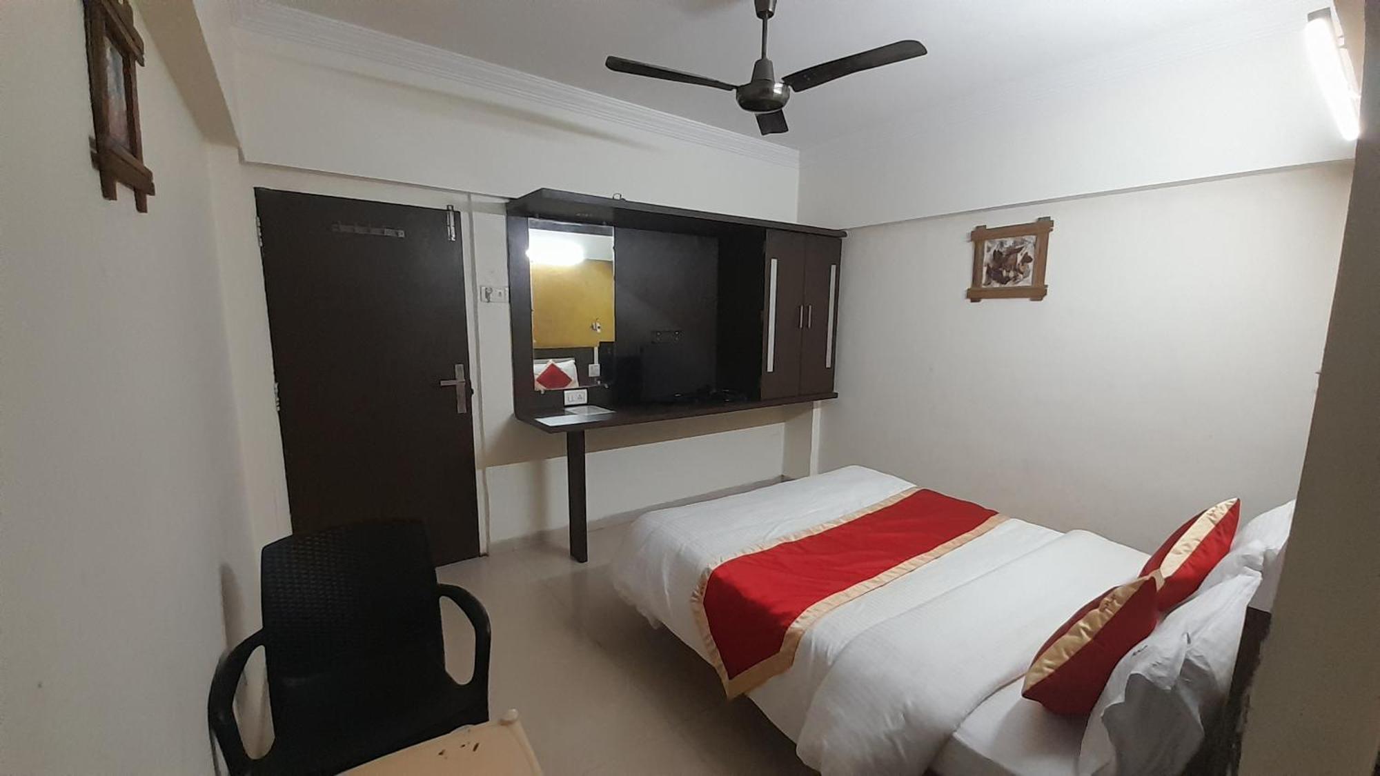 Hotel S K Palace 马哈巴莱斯赫瓦尔 外观 照片