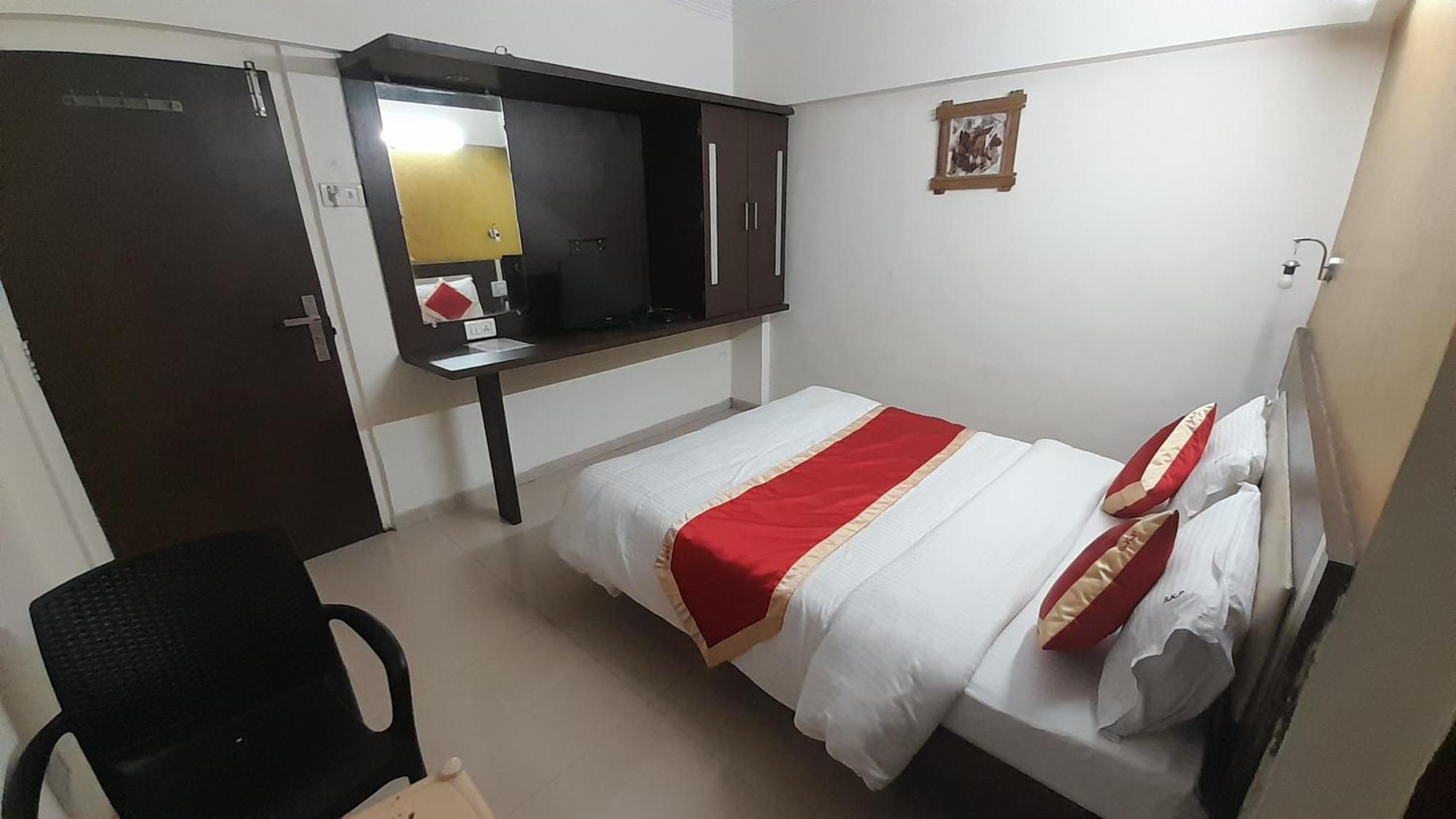 Hotel S K Palace 马哈巴莱斯赫瓦尔 外观 照片