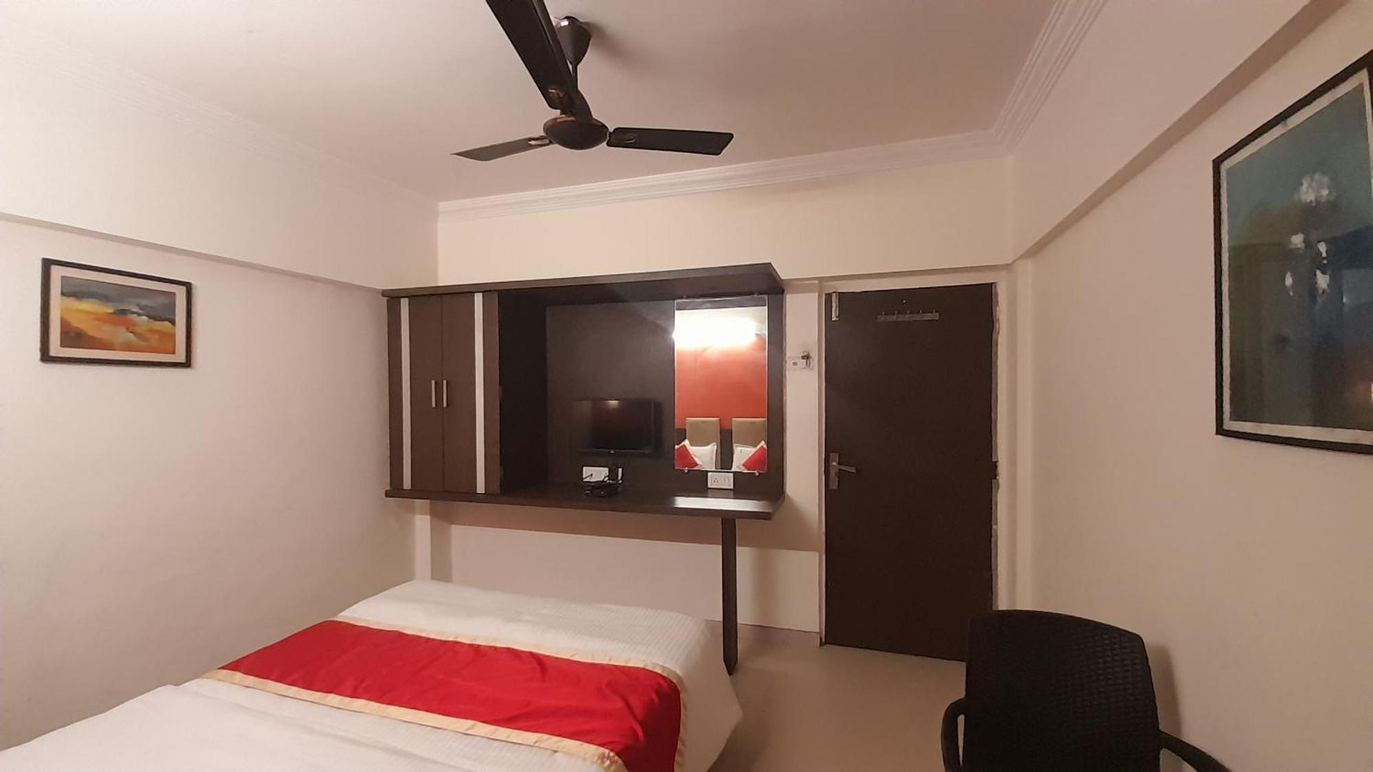 Hotel S K Palace 马哈巴莱斯赫瓦尔 外观 照片